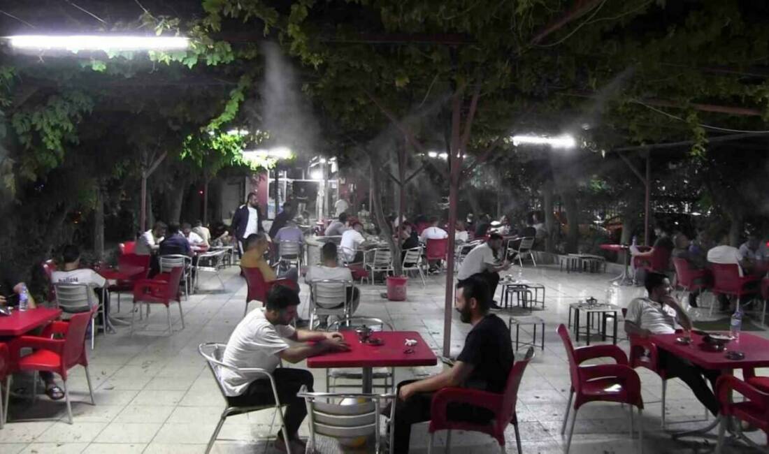 Siirt şehrinde aşırı sıcaklar nedeniyle vatandaşlar gündüzleri dışarı çıkmak yerine