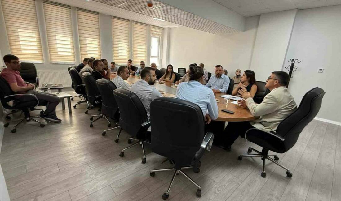 Siirt’te düzenlenen "Sağlık Yönetimi Zirvesi"nde, sağlık hizmetlerinde kaliteyi artırmak için