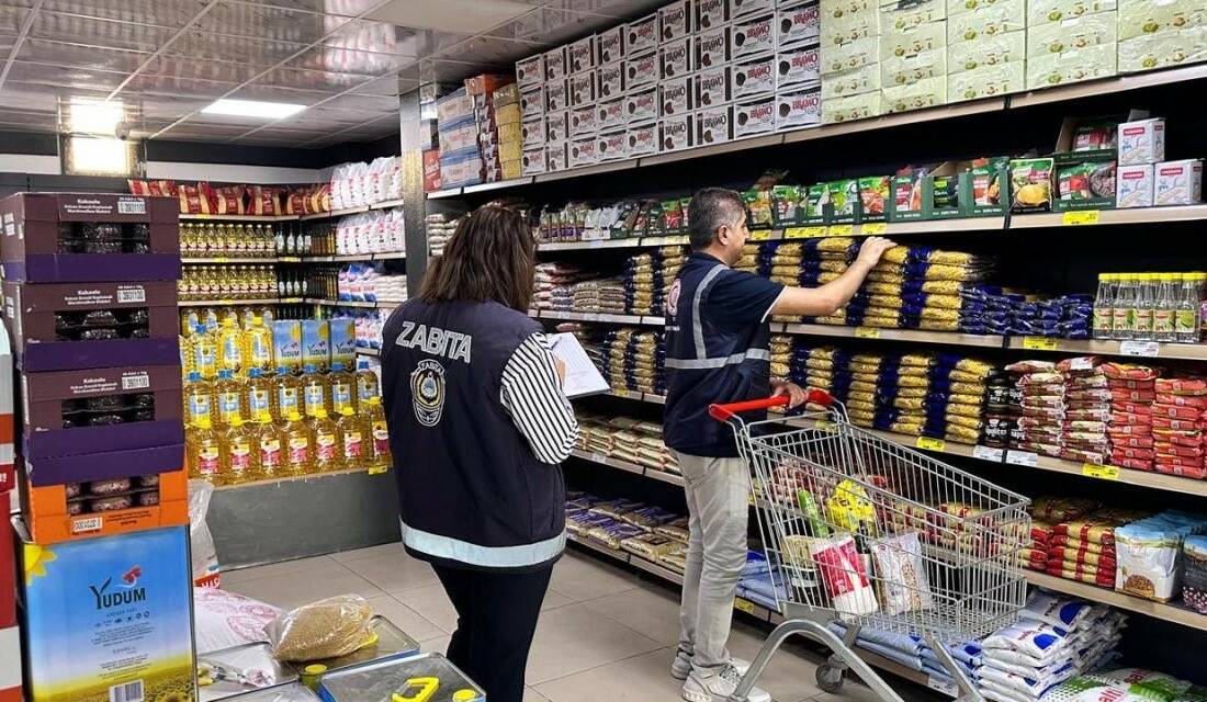 Şırnak'ta marketlerde denetimler sıkılaştırıldı. Belediye ve Ticaret Müdürlüğü ekipleri, zincir