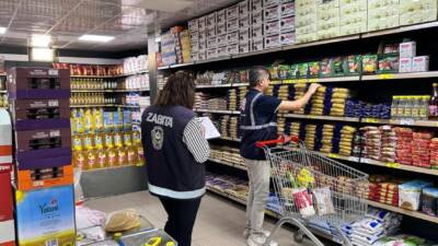 Şırnak'ta marketlerde denetimler sıkılaştırıldı. Belediye ve Ticaret Müdürlüğü ekipleri, zincir