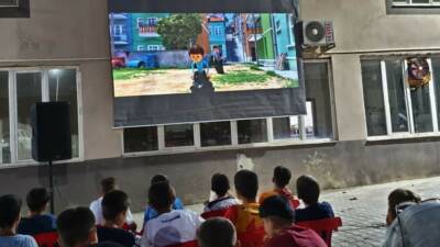 Şırnak Valiliği himayesinde gerçekleştirilen ’Seyyar Sinema’ projesi, kırsal kesimde yaşayan