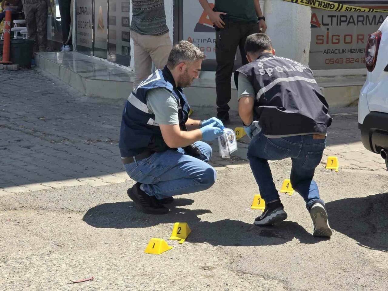 Şanlıurfa'nın Siverek ilçesinde mahkemenin zorla getirme kararıyla adliyeye çıkarılan 2