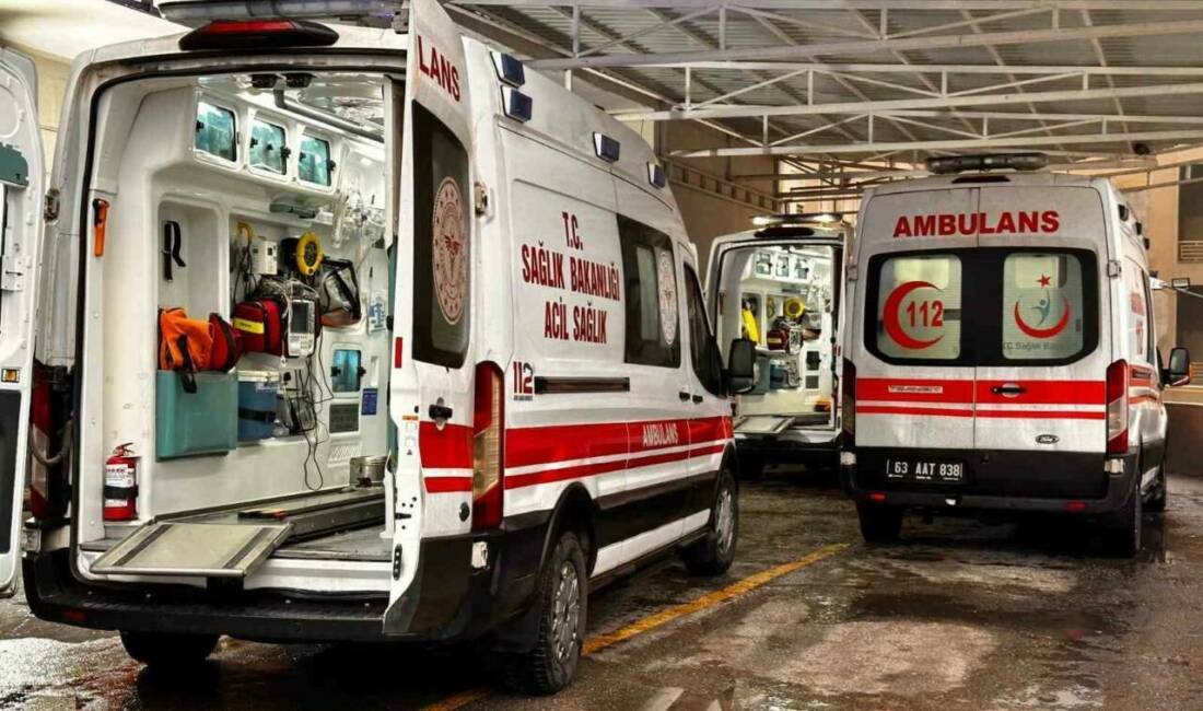 Siverek ilçesinde meydana gelen trafik kazasında takla atan bir otomobilde