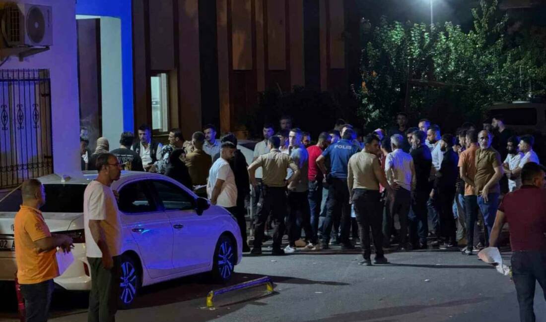 Adıyaman'ın Kahta ilçesinde Gazi Mahallesi'nde yabancı uyruklu bir genç sokak