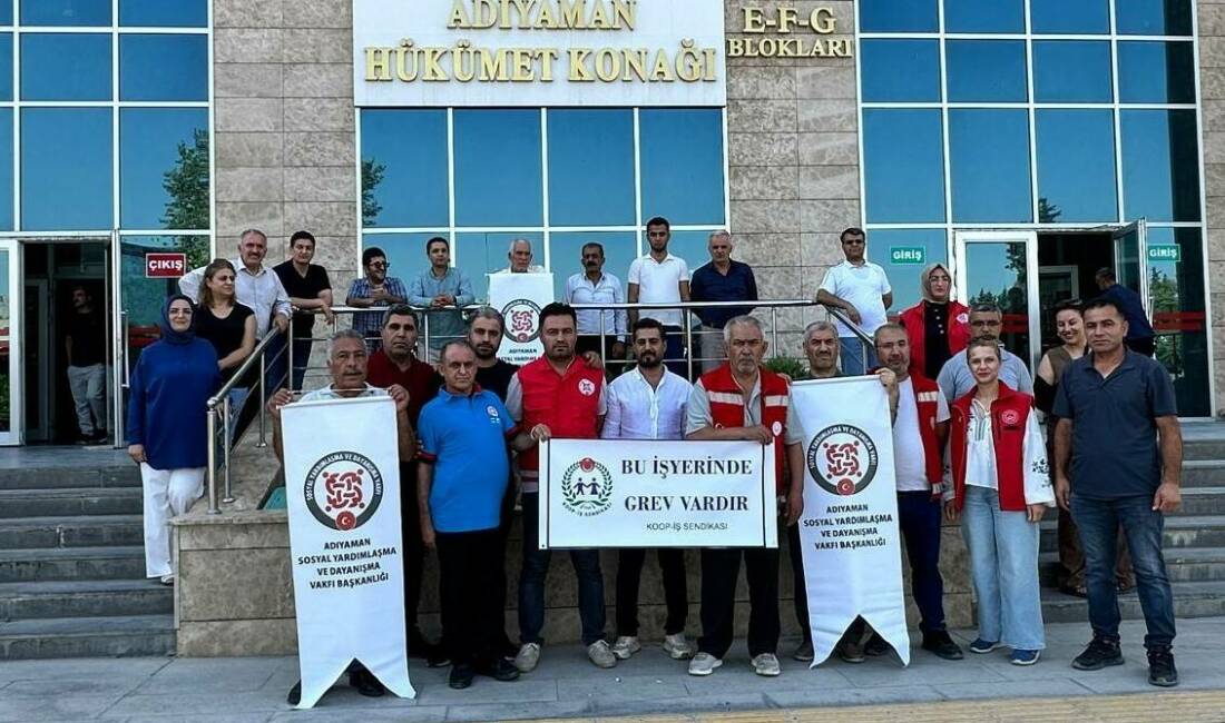 Sosyal Yardımlaşma Vakıflarında çalışan işçiler grev düzenledi Adıyaman'da Koop-İş üyeleri, Sosyal Yardımlaşma ve Dayanışma Vakfı işçilerinin kamu