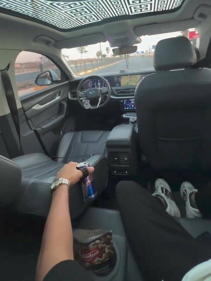 Şanlıurfa'da bir sürücüye direksiyona pet şişe sıkıştırarak video çekme ve