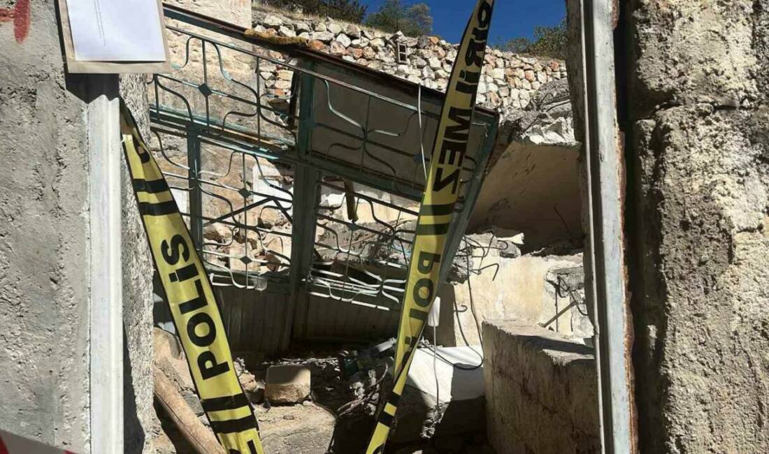 Almanya'da yaşayan Cuma Damar, memleketi Şanlıurfa'nın Halfeti ilçesinde bir ev