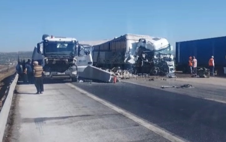 TAG Otoyolu Gaziantep batı gişelerinde meydana gelen kaza sonucunda 2