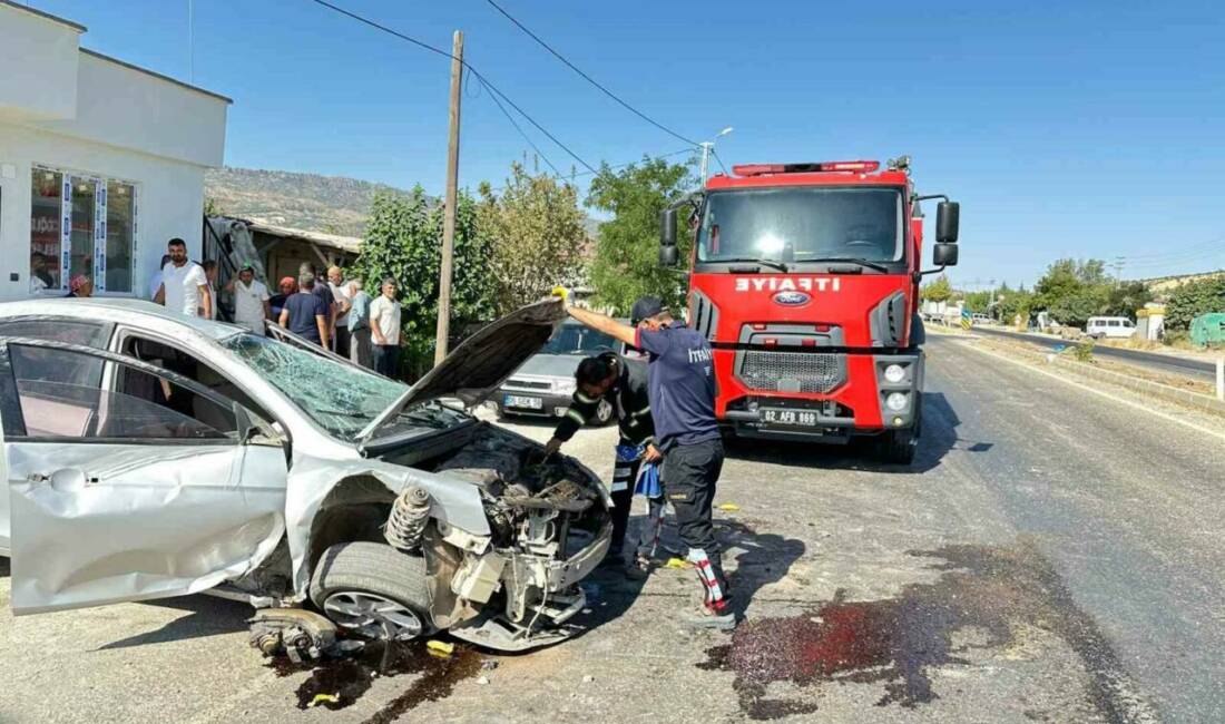 Adıyaman'ın Gölbaşı ilçesinde meydana gelen trafik kazasında otomobil takla attı