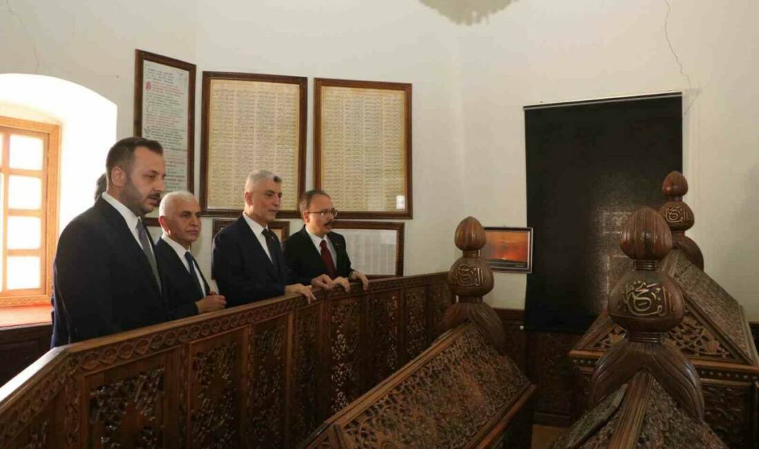 Ticaret Bakanı Ömer Bolat, İsmail Fakirullah Hazretleri Türbesi ve bir