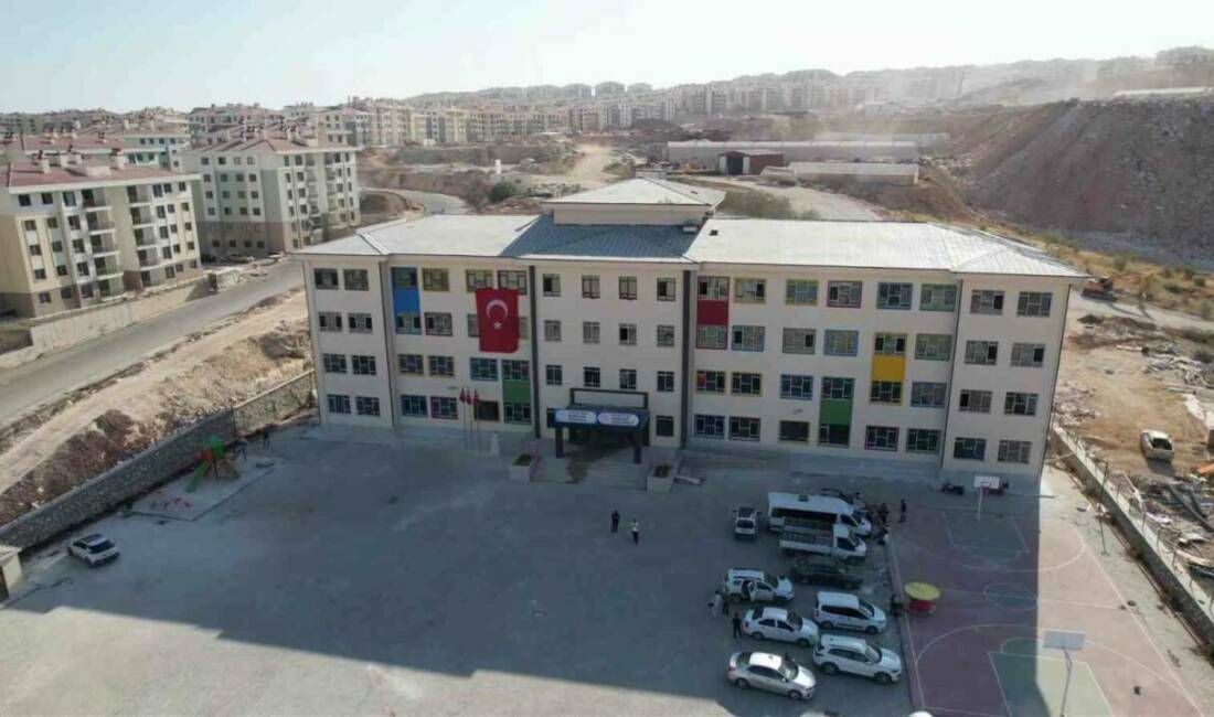 Adıyaman'da 6 Şubat depremlerinde zarar gören toplu konut alanlarındaki okullar