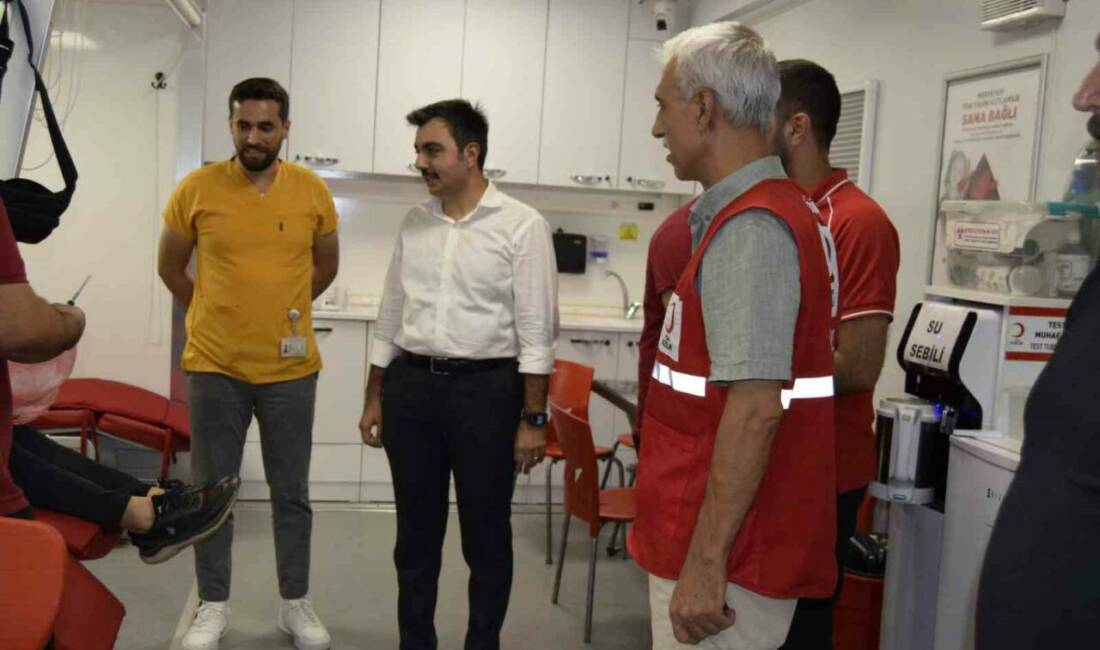 Türk Kızılayı, Dicle ilçesinde kan bağışı kampanyası düzenledi. Mobil araçlarıyla