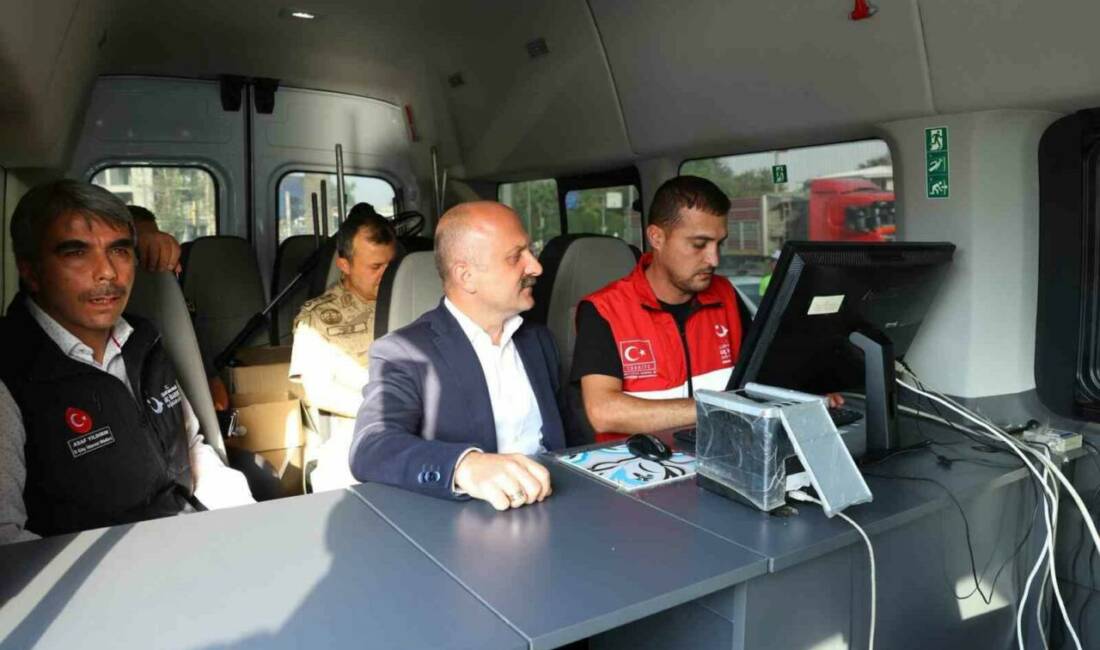 Vali Varol, mobil göç noktası araçlarını inceledi Adıyaman'a tahsis edilen 2 adet Mobil Göç Noktası Aracı, düzensiz