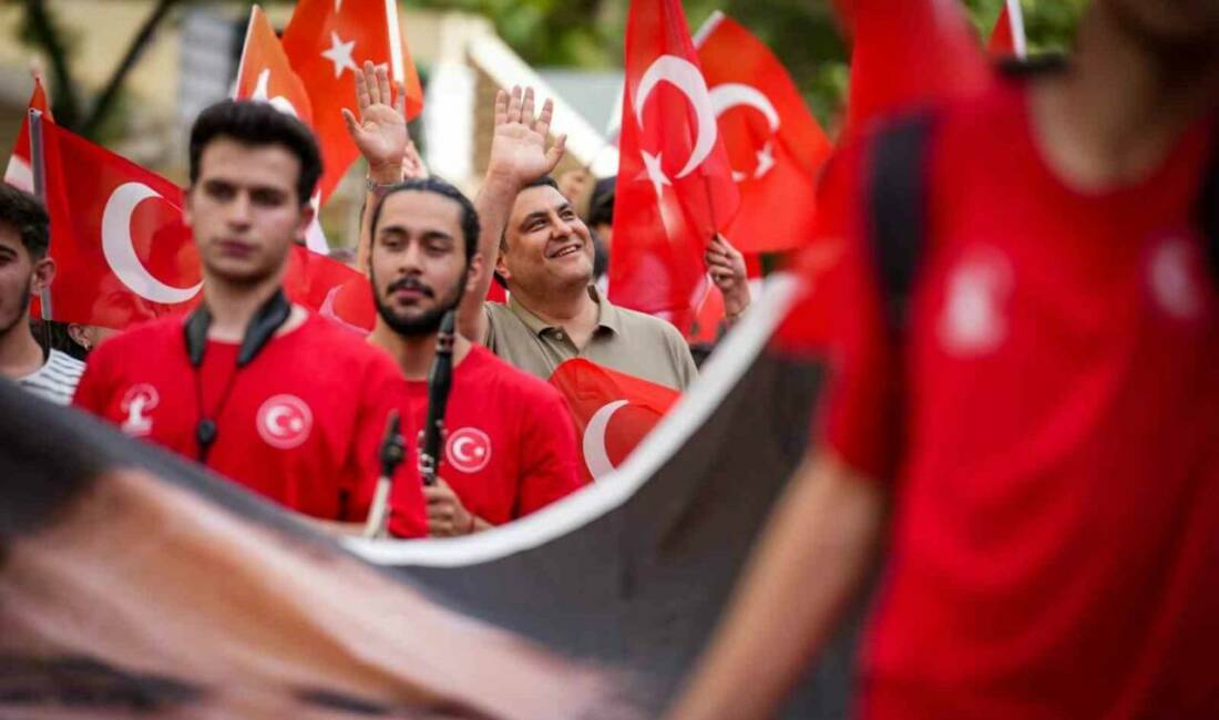 Gazianteplileri 30 Ağustos Zafer Bayramı'nın 103. Yıldönümü fener alayı ve