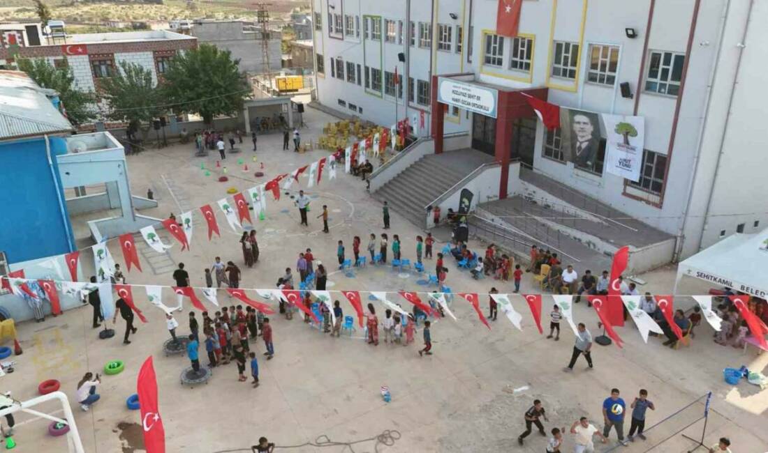 Umut Yılmaz'ın öncülüğünde Köyce Festivali başladı ve Ağustos boyunca devam