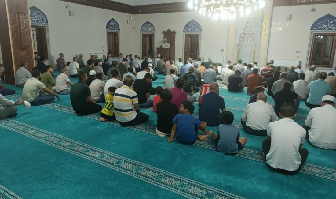 Besni’de Mevlid Kandili, Dr. Necip Öztürk Camii’nde düzenlenen programla idrak