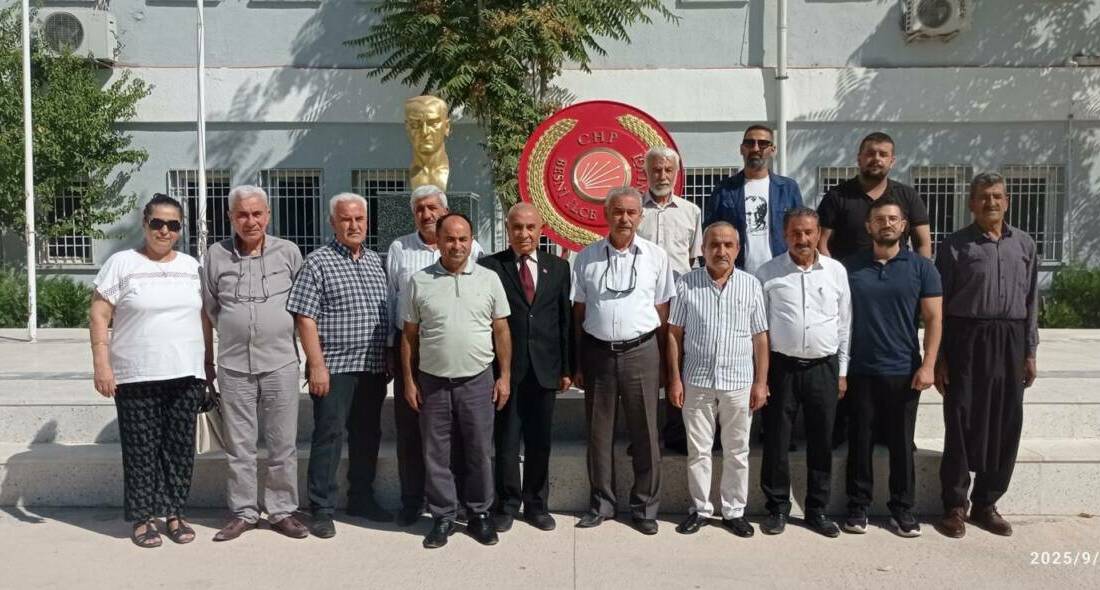 Cumhuriyet Halk Partisi’nin (CHP) 102. kuruluş yıldönümü Besni’de düzenlenen törenle