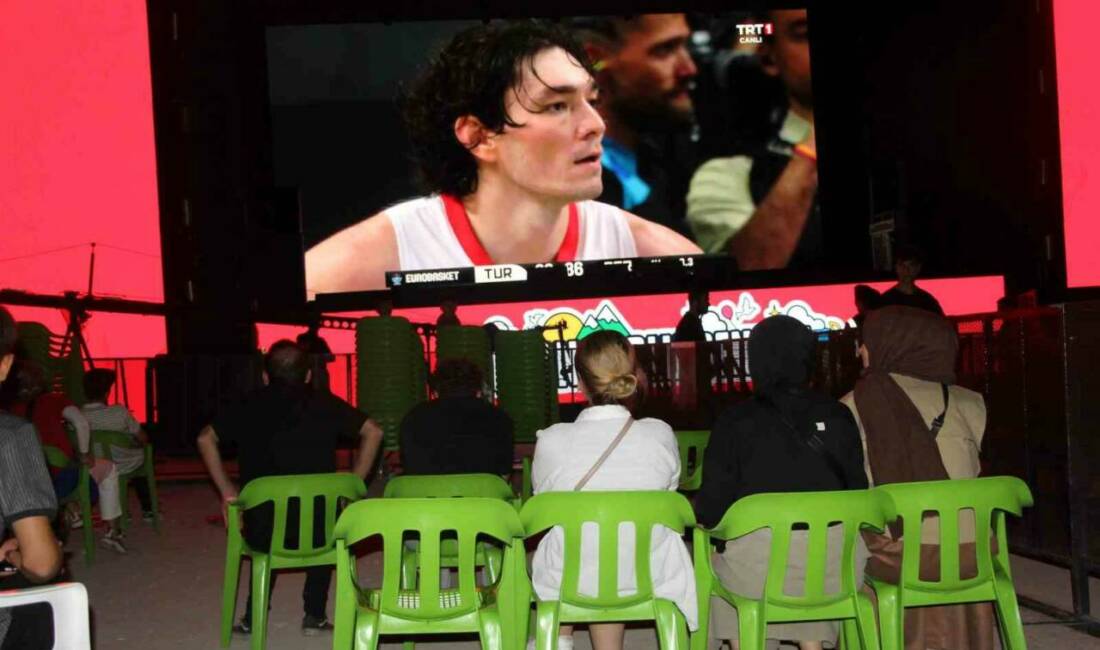 Şırnaklı vatandaşlar, A Milli Erkek Basketbol Takımı'nın 2025 Avrupa Şampiyonası