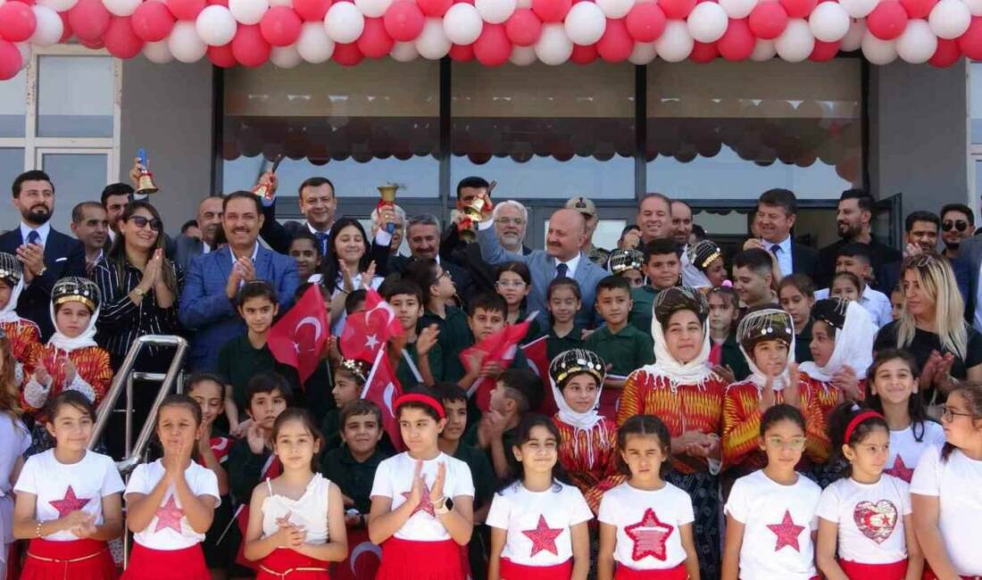 Adıyaman’da depremin ardından eğitim öğretim dönemi, yeni okulların hizmete girmesiyle