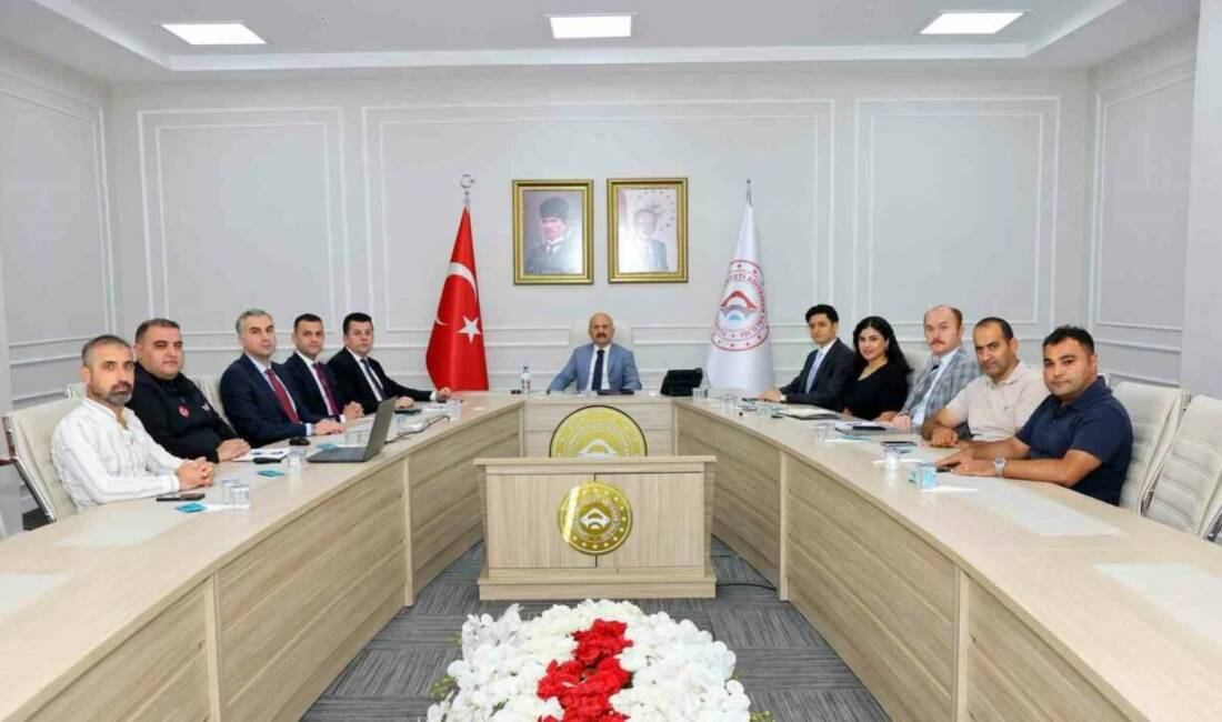 Adıyaman’da deprem konutları ve altyapı çalışmaları değerlendirildi Adıyaman Valisi Osman Varol'un başkanlığında, vali yardımcıları değerlendirme toplantısı düzenlendi.
