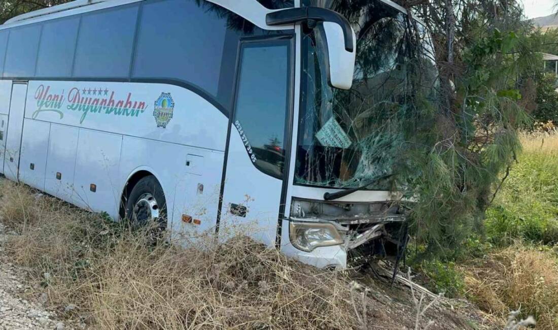Adıyaman'da yolcu otobüsü ile otomobilin çarpışması sonucu bir aileden 4