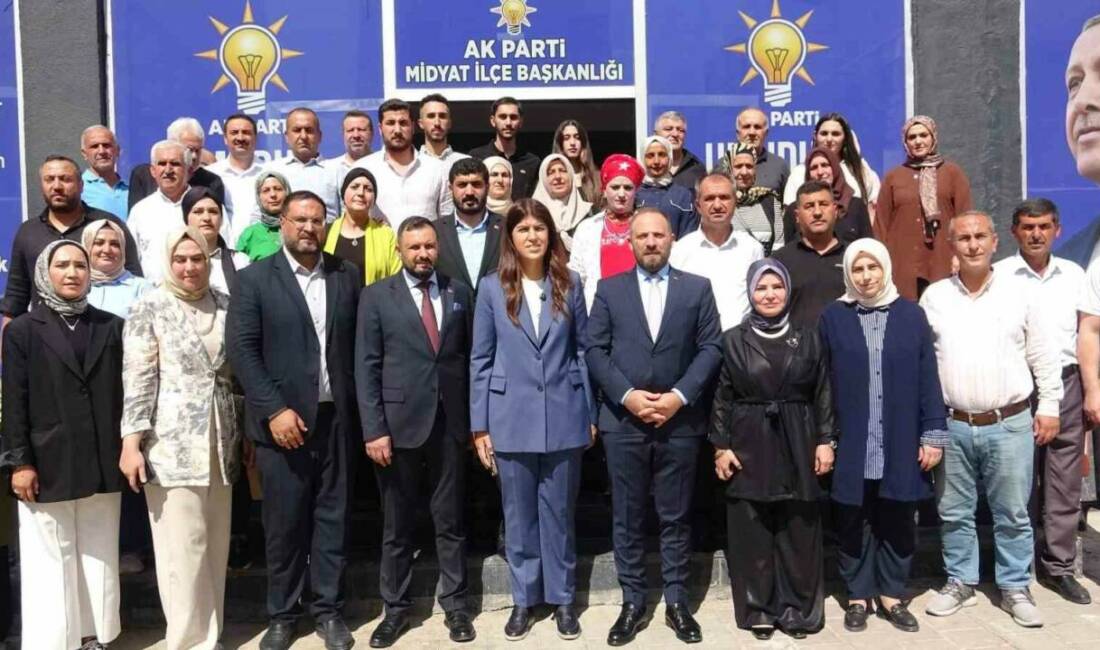 AK Parti İstanbul Milletvekili Derya Ayaydın, "Türkiye Buluşmaları" kapsamında Midyat'ta