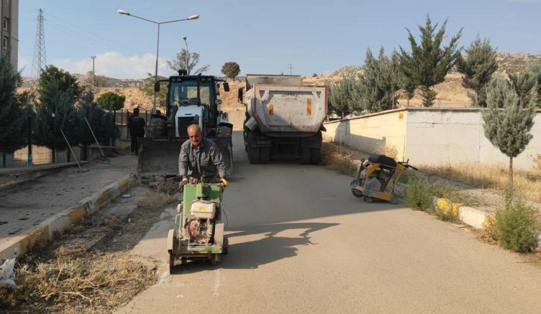 AKMERCAN doğalgaz firması tarafından çekilen doğalgaz hattı sonrası oluşan çukurlar,