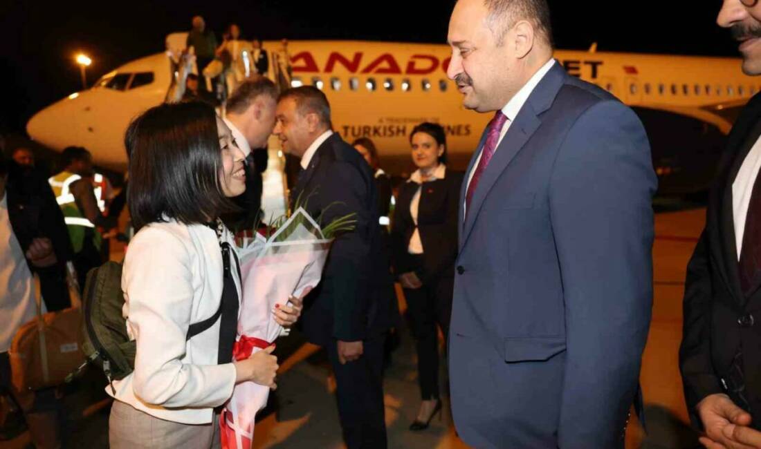 Japonya Altes Prensesi Akiko Mikasa, arkeolojik kazı alanlarını ziyaret etmek