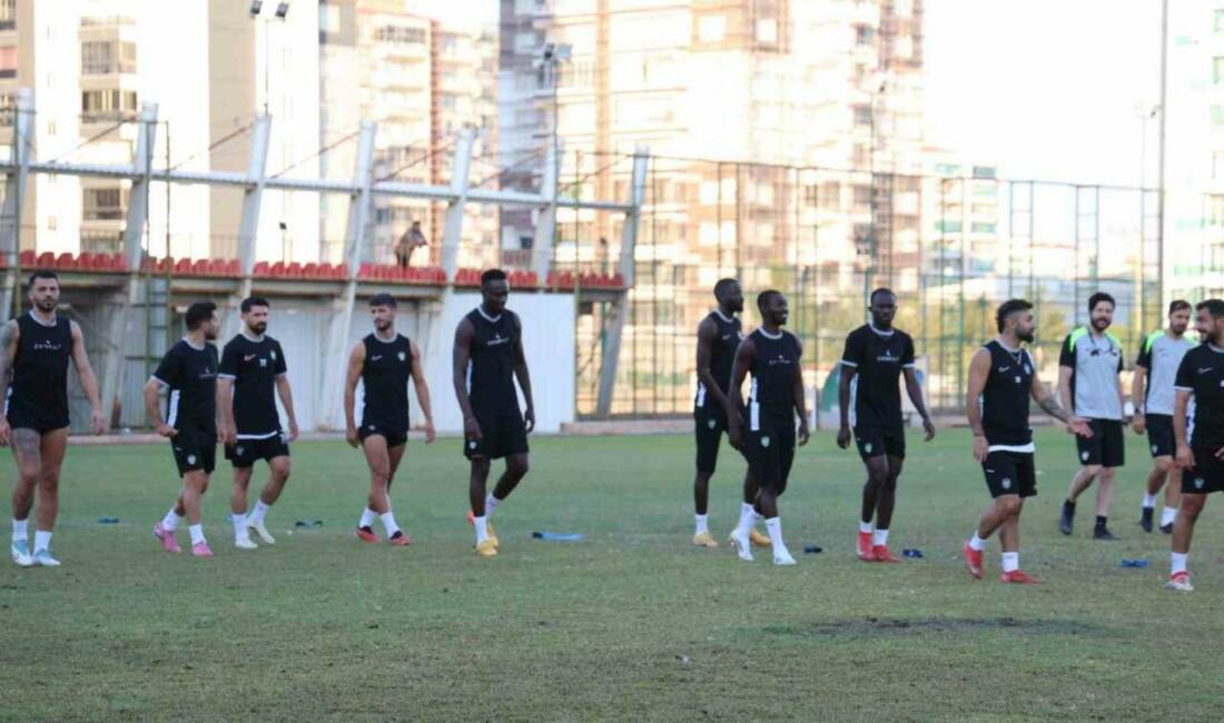 Amed Sportif Faaliyetler Teknik Direktörü Mehmet Altıparmak, Sakaryaspor maçı için