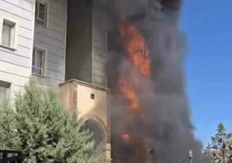 Şanlıurfa’nın Viranşehir ilçesinde bulunan 7 katlı bir apartmanın giriş katında