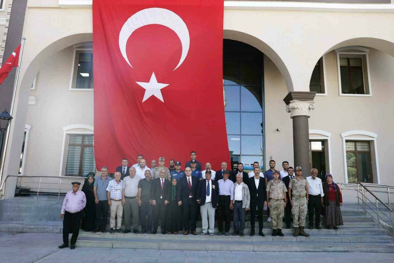 Araban ilçesinde 19 Eylül Gaziler Günü törenle kutlandı. Program Atatürk