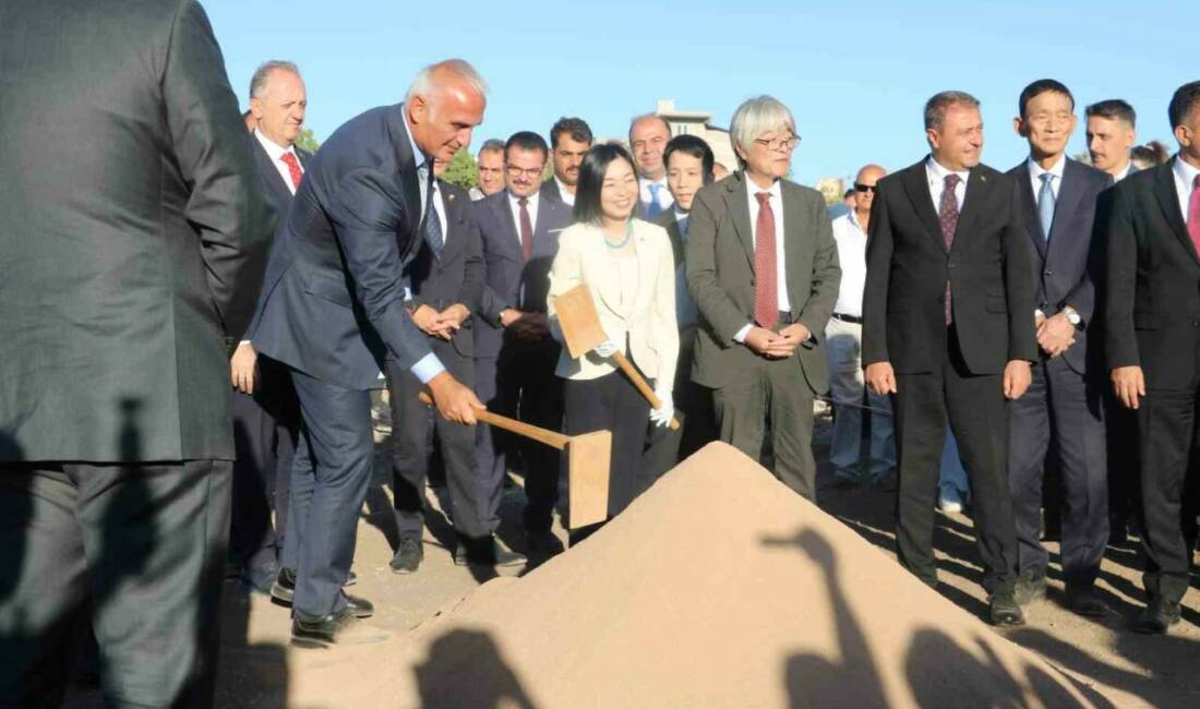 Ayanlar Höyük'te Kültür ve Turizm Bakanı Mehmet Nuri Ersoy ve
