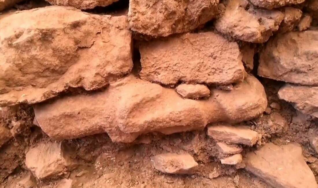 Kültür ve Turizm Bakanı Mehmet Nuri Ersoy, Göbeklitepe'de bir insan