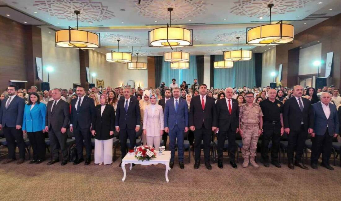 Bakan Göktaş Duyurdu: Evlilik Kredisi 250 Bin TL’ye Çıkıyor Aile ve Sosyal Hizmetler Bakanı Mahinur Özdemir Göktaş, Aile ve
