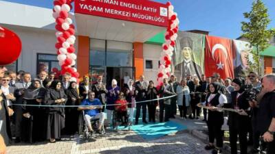Aile ve Sosyal Hizmetler Bakanı Mahinur Özdemir Göktaş, Batman'ın Çamlıtepe