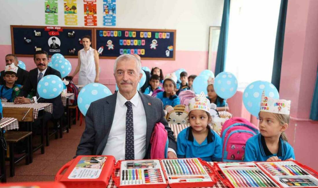 Gaziantep'te yeni eğitim-öğretim yılı başladı ve 705 bin öğrenci ders