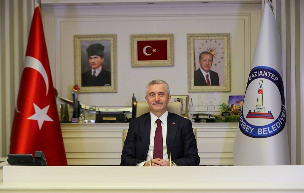 Şahinbey Belediye Başkanı Mehmet Tahmazoğlu, üniversite öğrencilerine nakdi destek sağlamaya
