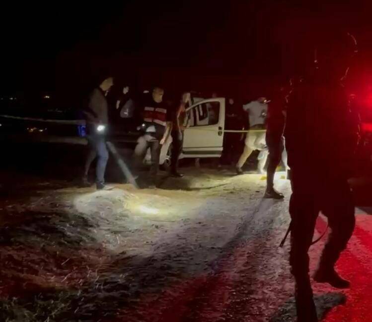 Batman’da 4 kişinin hayatını kaybettiği olaya ilişkin gözaltı sayısı 24’e çıktı Batman’da meydana gelen silahlı saldırıda 4 kişi hayatını kaybetti. Valilikten