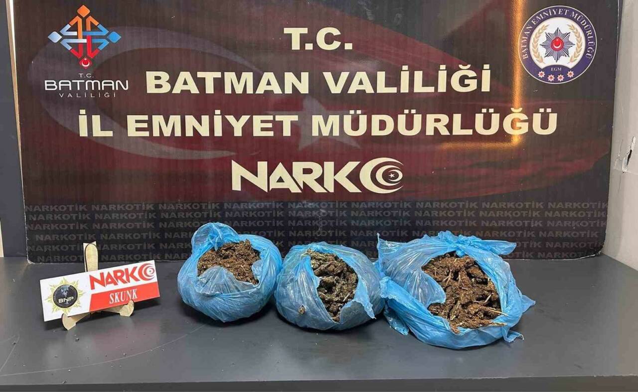 Batman'da polis ekipleri tarafından durdurulan bir otomobilde 1 kilo 650