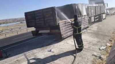 Batman’da seyir halindeki tırın dorsesinde yangın çıktı.