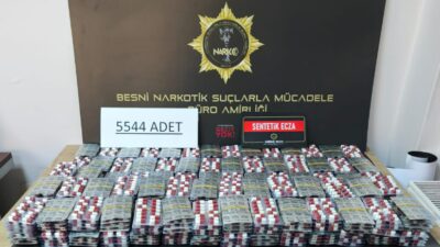 Besni’de gerçekleştirilen narkotik operasyonunda binlerce sentetik ecza hapı ele geçirildi.