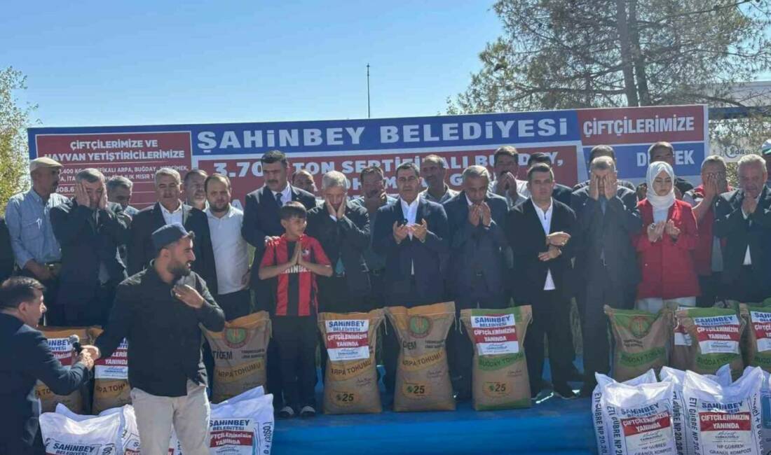 Şahinbey Belediye Başkanı Mehmet Tahmazoğlu, çiftçilere bin 700 ton tohum