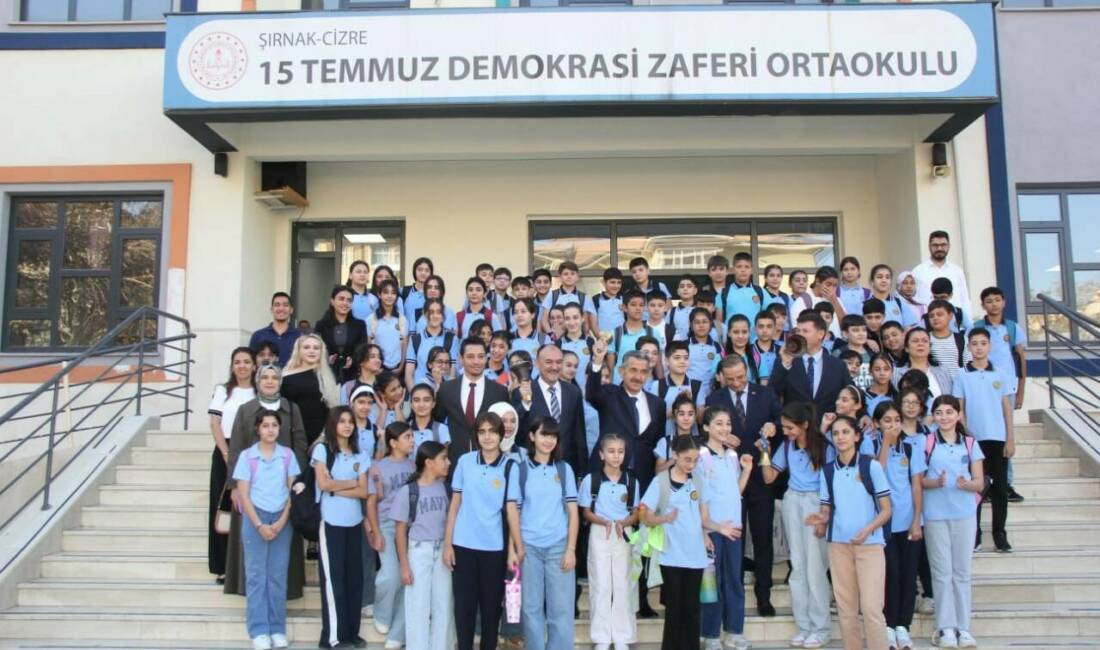 Cizre ilçesinde Şırnak Valisi Birol Ekici ve Cizre Kaymakamı Ahmet