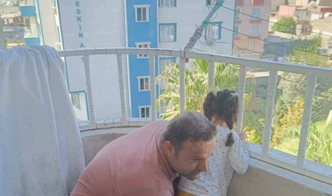 Şırnak'ın Cizre ilçesinde, balkonda oyun oynayan 4 yaşındaki Yüsra Dilan