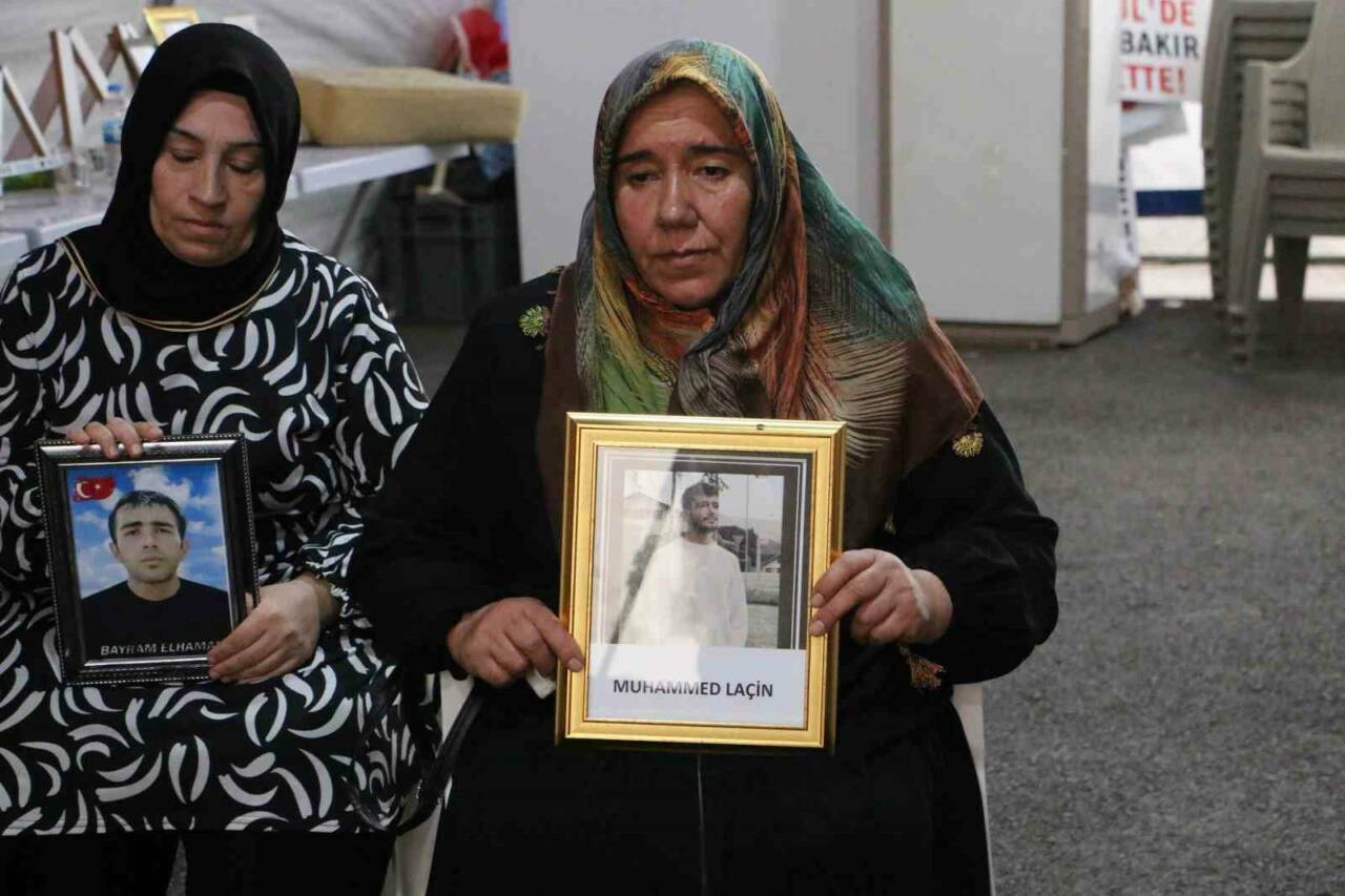 Diyarbakır anneleri 7 yıl önce başlattıkları oturma eylemine bir aile