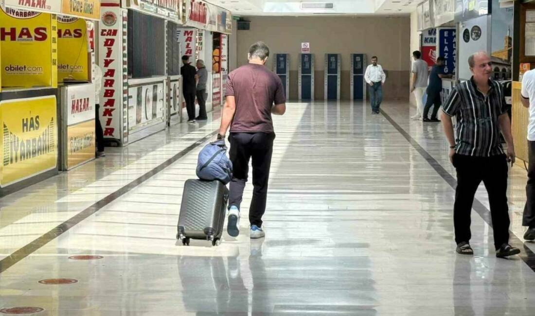 Diyarbakır Şehirlerarası Otobüs Terminali'nde, yeni eğitim öğretim yılının başlamasına az