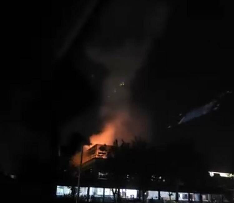 Diyarbakır’da bir restoranda yangın: 2 kişi dumandan etkilendi Diyarbakır’da bir restoranda çıkan yangın baca kısmından çıkan kıvılcımlar sonucu