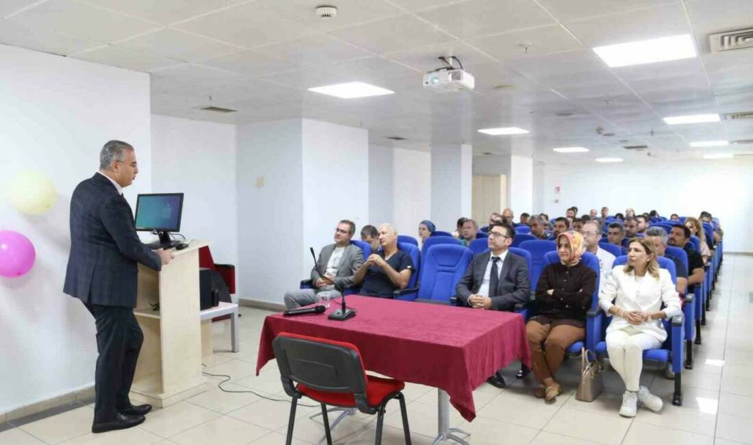Diyarbakır'da, Dünya Kalp Günü nedeniyle "Hayatın Ritmini Kaçırma" paneli düzenlendi.