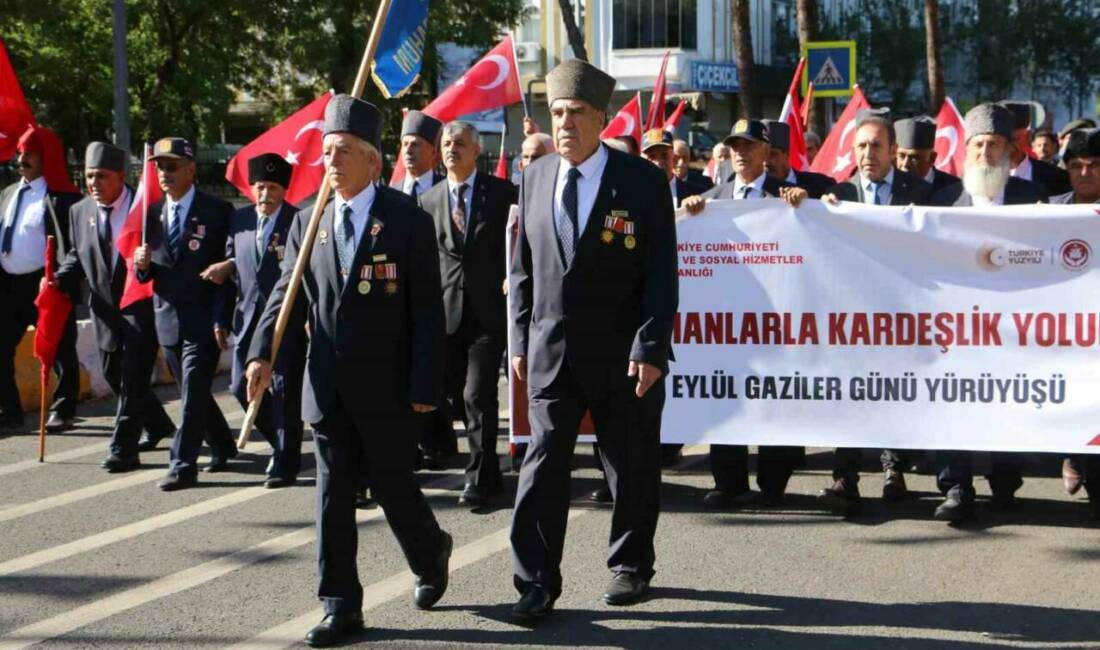 Diyarbakır'da 19 Eylül Gaziler Günü kapsamında yapılan kortej yürüyüşüne Vali,
