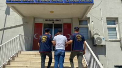 Diyarbakır'da jandarma ekipleri tarafından düzenlenen operasyonlarda, kesinleşmiş hapis cezası bulunan